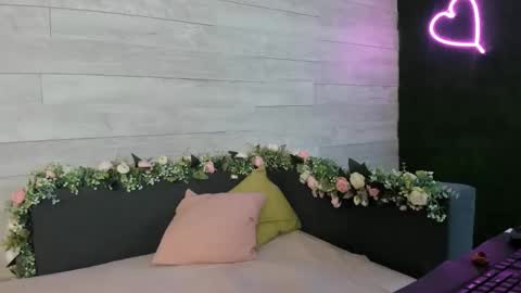 Snapshot of hugeboobserin chatting on January 23, 7:22 am Erin online show from January 23, 7:22 am