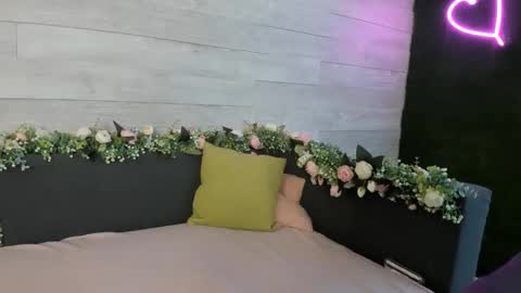 Snapshot of hugeboobserin chatting on January 28, 7:32 am Erin online show from January 28, 7:32 am