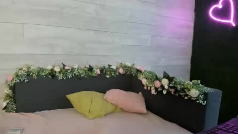 Snapshot of hugeboobserin chatting on January 29, 7:36 am Erin online show from January 29, 7:36 am