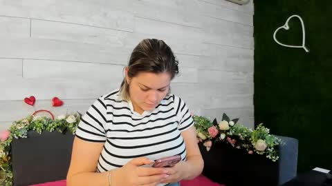 Snapshot of hugeboobserin chatting on February 21, 6:07 am Erin online show from February 21, 6:07 am