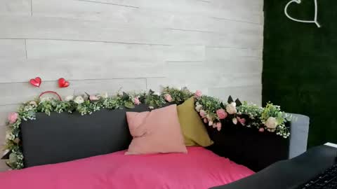 Snapshot of hugeboobserin chatting on February 25, 12:13 pm Erin online show from February 25, 12:13 pm