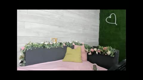 Snapshot of hugeboobserin chatting on November 4, 3:16 am Erin online show from November 4, 3:16 am