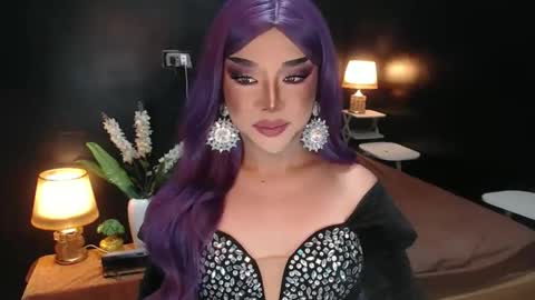 Christine online show from April 13, 1:27 pm