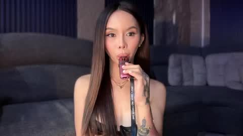 Tine Castillo online show from April 14, 9:15 am