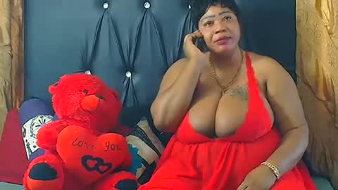 humongoustitss500929 online show from November 14, 9:41 am