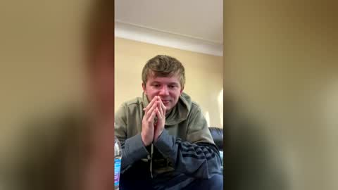 Snapshot of hungdaddy450 chatting on December 4, 5:21 pm hungdaddy450 online show from December 4, 5:21 pm