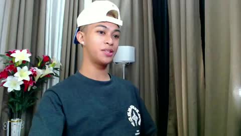 Snapshot of hunk_edward chatting on June 23, 8:01 am hunk_edward online show from June 23, 8:01 am