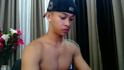 Snapshot of hunk_edward chatting on June 30, 11:33 am hunk_edward online show from June 30, 11:33 am