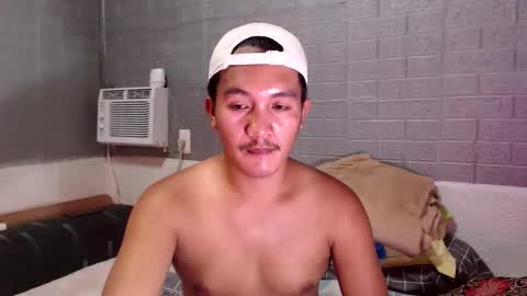 hunkylloyd online show from April 6, 4:46 am