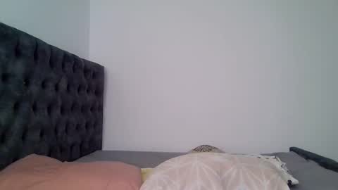 Snapshot of hunnytease chatting on November 19, 12:32 am hunny online show from November 19, 12:32 am