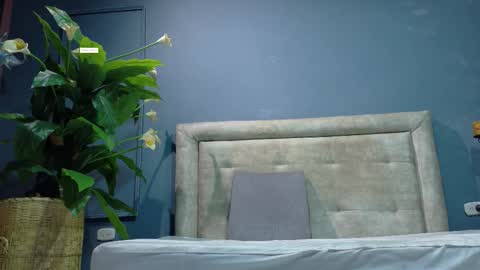 Hunter  online show from January 7, 7:05 pm