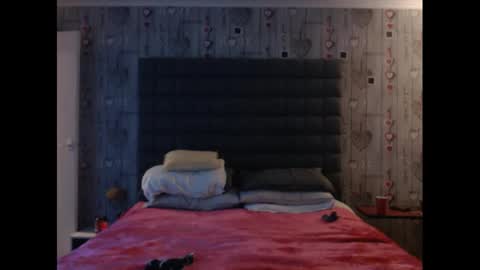 Snapshot of hunterandesme chatting on January 21, 10:30 pm HunterandEsme online show from January 21, 10:30 pm