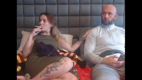 Snapshot of hunterandesme chatting on January 22, 2:03 pm HunterandEsme online show from January 22, 2:03 pm