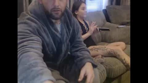 Snapshot of hunterandesme chatting on January 27, 9:02 am HunterandEsme online show from January 27, 9:02 am