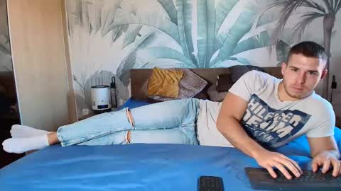 Snapshot of hunterbridges chatting on November 5, 10:48 am Hunter Bridges online show from November 5, 10:48 am