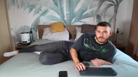 Snapshot of hunterbridges chatting on November 29, 11:02 am Hunter Bridges online show from November 29, 11:02 am