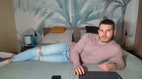 Snapshot of hunterbridges chatting on December 4, 1:09 pm Hunter Bridges online show from December 4, 1:09 pm