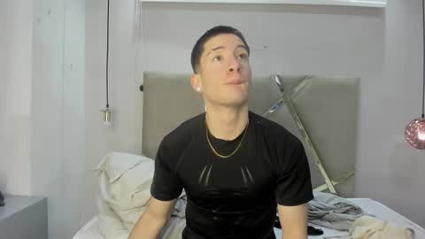 hunterheat_ online show from October 15, 12:05 pm