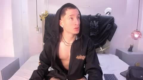 hunterheat_ online show from October 30, 1:45 pm