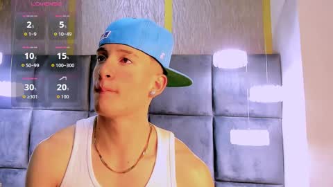 hunterheat_ online show from November 28, 11:35 am