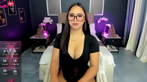 Snapshot of hunterxhuntress chatting on August 3, 6:01 am HELLO HANNAH IS BACK online show from August 3, 6:01 am