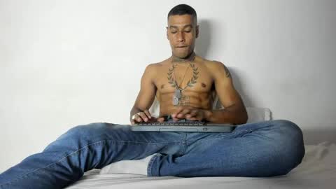 hunting_blondes online show from May 6, 11:32 pm