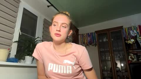 Snapshot of huongbaldinger chatting on November 13, 5:45 pm Gloria online show from November 13, 5:45 pm