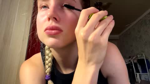 Snapshot of huongbaldinger chatting on November 23, 12:38 pm Gloria online show from November 23, 12:38 pm