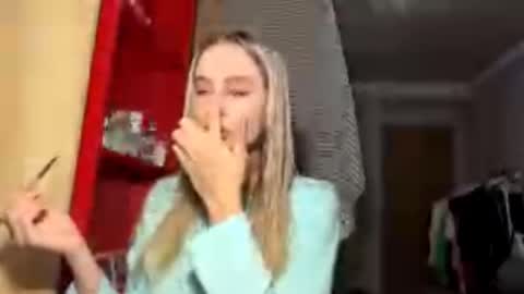 Snapshot of huongbaldinger chatting on November 25, 3:23 pm Gloria online show from November 25, 3:23 pm