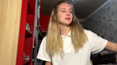 Snapshot of huongbaldinger chatting on December 3, 2:48 pm Gloria online show from December 3, 2:48 pm