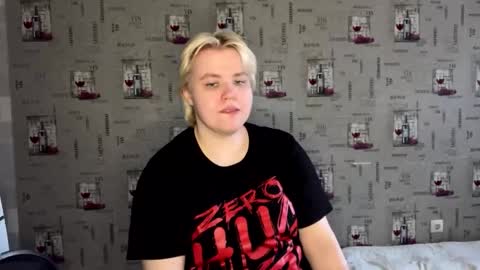 Snapshot of husk_ryan chatting on October 31, 1:23 pm Ryan online show from October 31, 1:23 pm
