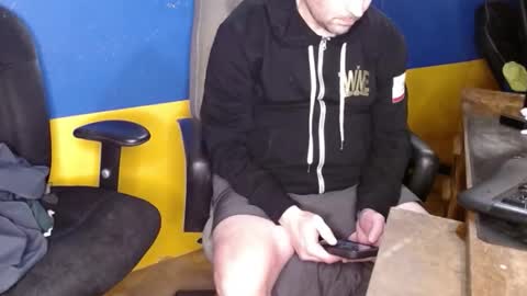 Huskyguy online show from February 8, 5:11 am