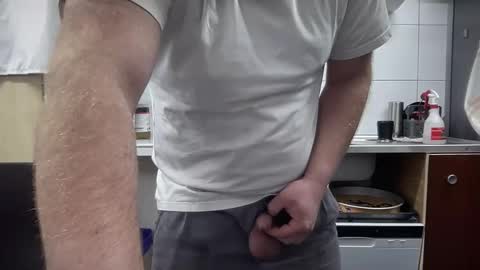 Snapshot of hybride8825 chatting on November 27, 5:42 am hybride8825 online show from November 27, 5:42 am