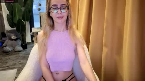 Emma Ava online show from November 30, 7:34 am
