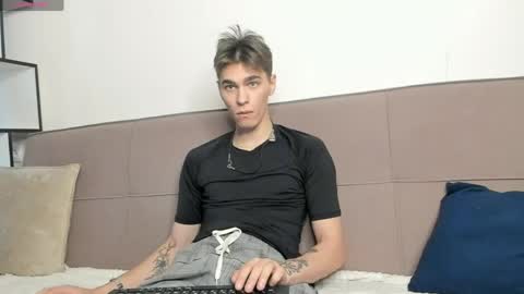 hyper_muse online show from April 21, 1:17 pm