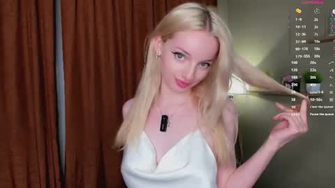 Kate online show from July 3, 4:02 pm