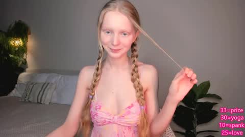 Snapshot of hypnoootic chatting on April 28, 5:40 pm Jenny online show from April 28, 5:40 pm