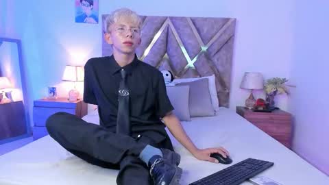 Son Hyunjin online show from February 7, 12:03 am