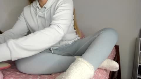 Hyun Joo online show from April 12, 1:32 am