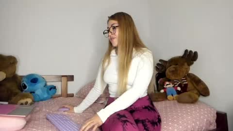 Hyun Joo online show from April 23, 10:01 pm