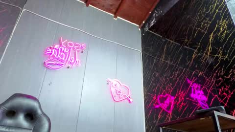 kelvis online show from March 22, 10:40 am