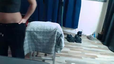 Snapshot of i_fetishize_u chatting on December 18, 2:21 am ShortStuff online show from December 18, 2:21 am