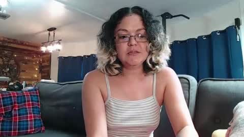 Snapshot of i_fetishize_u chatting on February 12, 10:04 pm ShortStuff online show from February 12, 10:04 pm