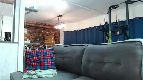 Snapshot of i_fetishize_u chatting on February 13, 1:08 am ShortStuff online show from February 13, 1:08 am