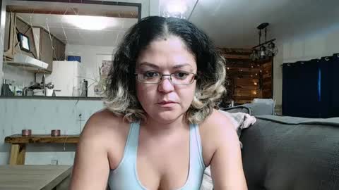 Snapshot of i_fetishize_u chatting on February 13, 9:06 pm ShortStuff online show from February 13, 9:06 pm