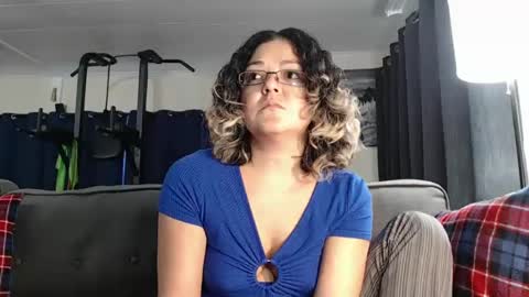 Snapshot of i_fetishize_u chatting on February 25, 8:09 pm ShortStuff online show from February 25, 8:09 pm