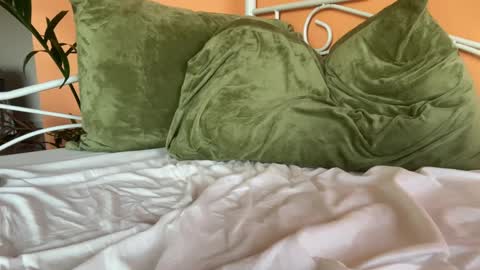 Olive online show from October 18, 12:13 am