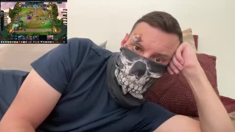 Snapshot of i_o_ro chatting on October 31, 5:08 am i o ro online show from October 31, 5:08 am