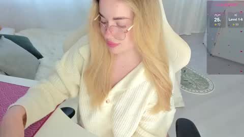 HiI am  EvaPVT is open  online show from October 31, 10:38 am