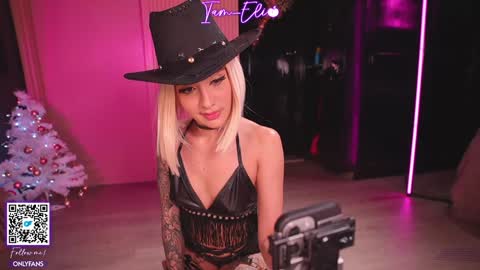 Snapshot of iam_eli chatting on December 7, 10:06 pm online show from December 7, 10:06 pm